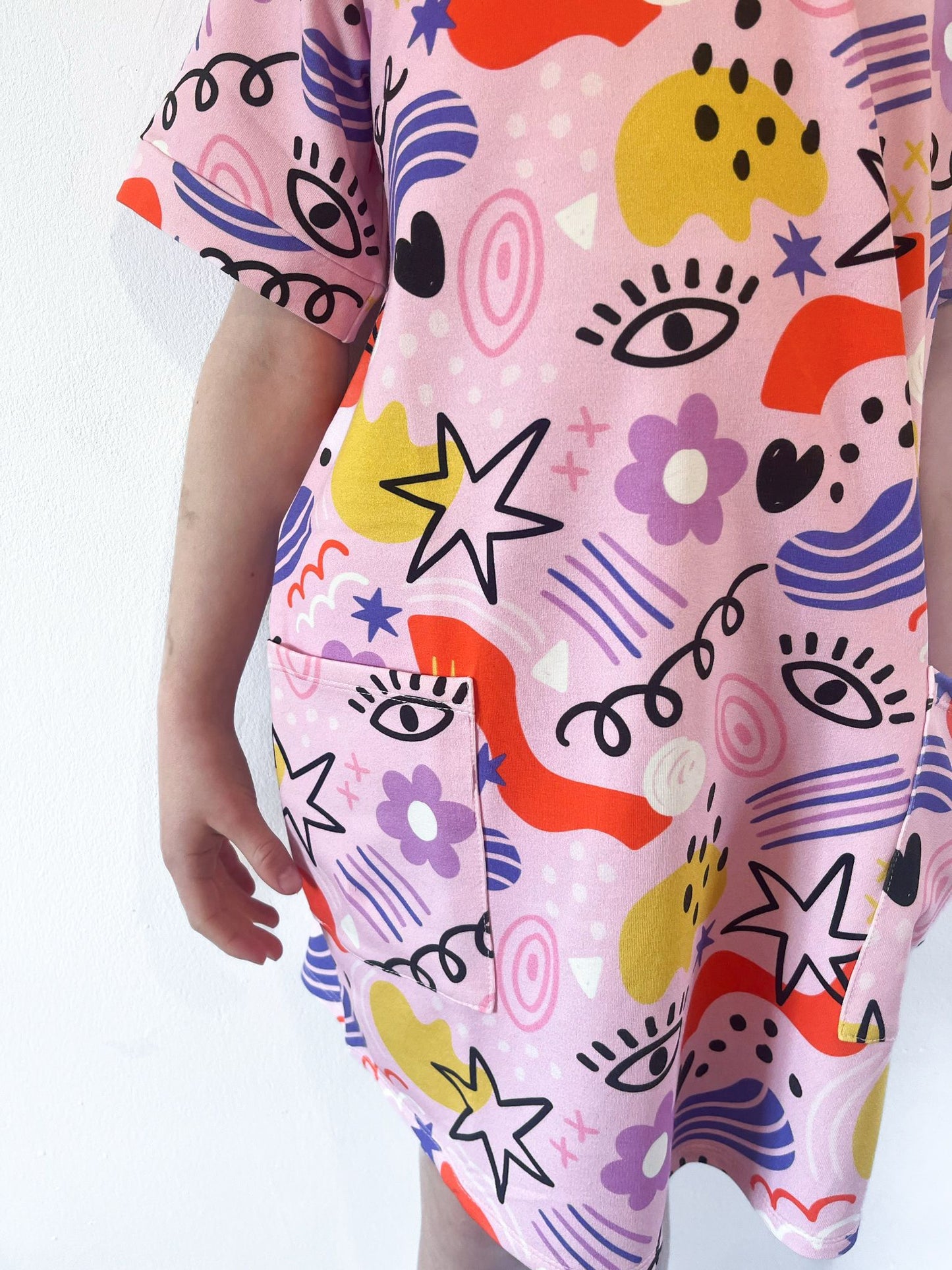 Girls’ Retro Doodles Colorful Abstract Smock Dress with Pockets – Fun Graphic Print, Short Sleeve