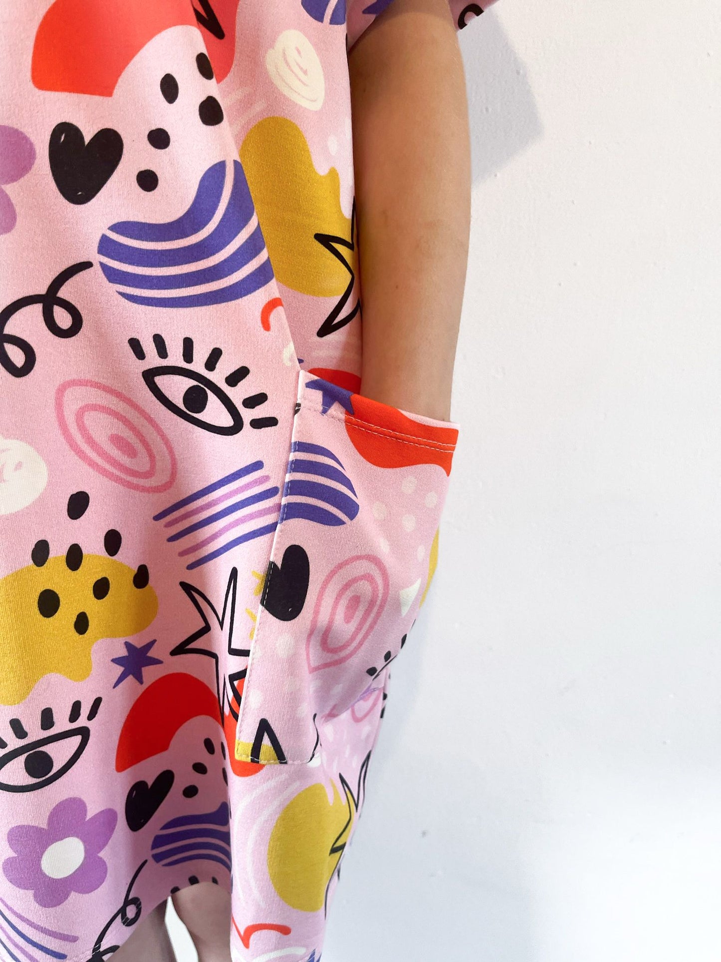 Girls’ Retro Doodles Colorful Abstract Smock Dress with Pockets – Fun Graphic Print, Short Sleeve