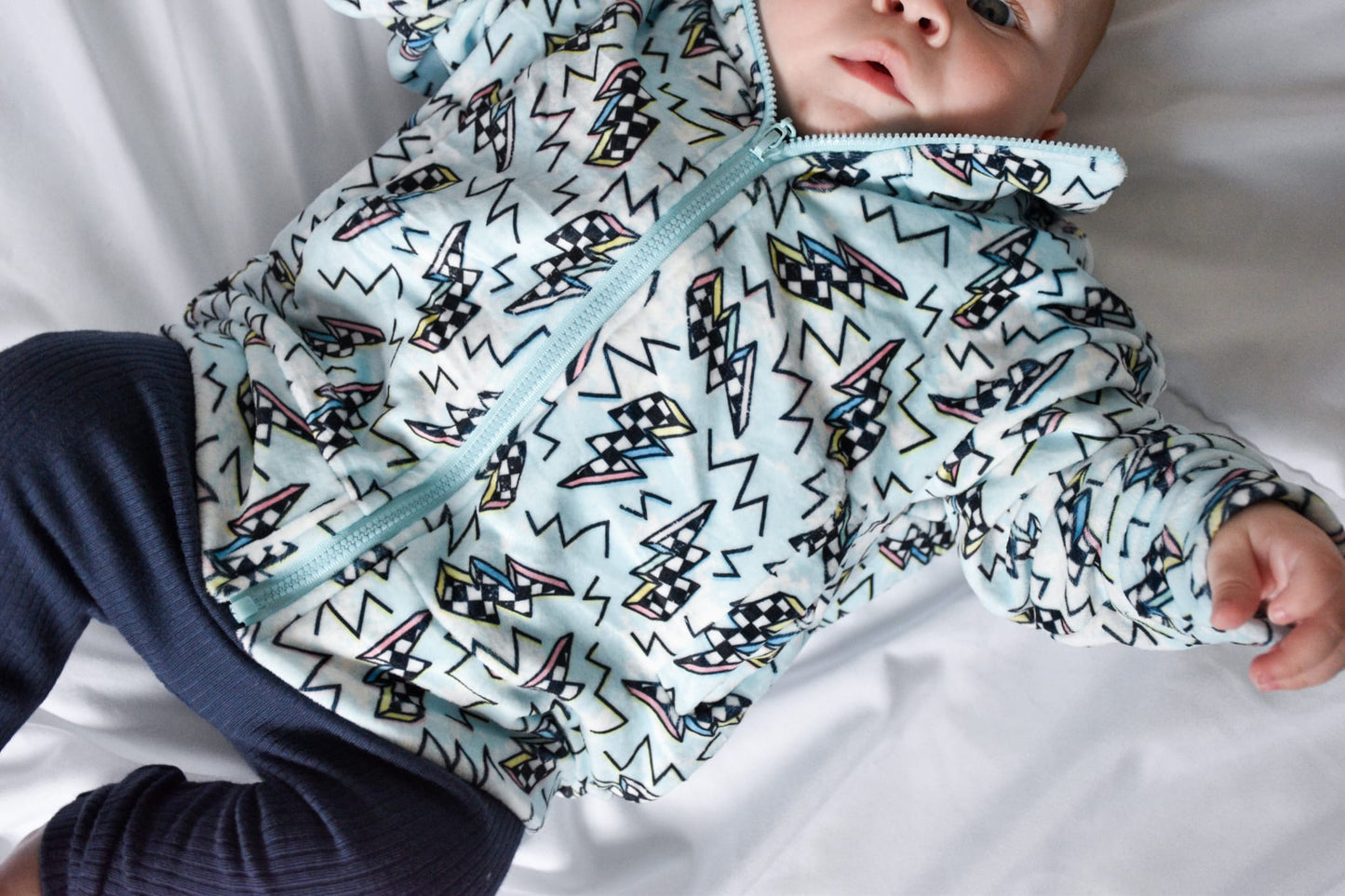 Kids Lightning Bolt Fleece Jacket – 90s Cartoon Print in Powder Blue